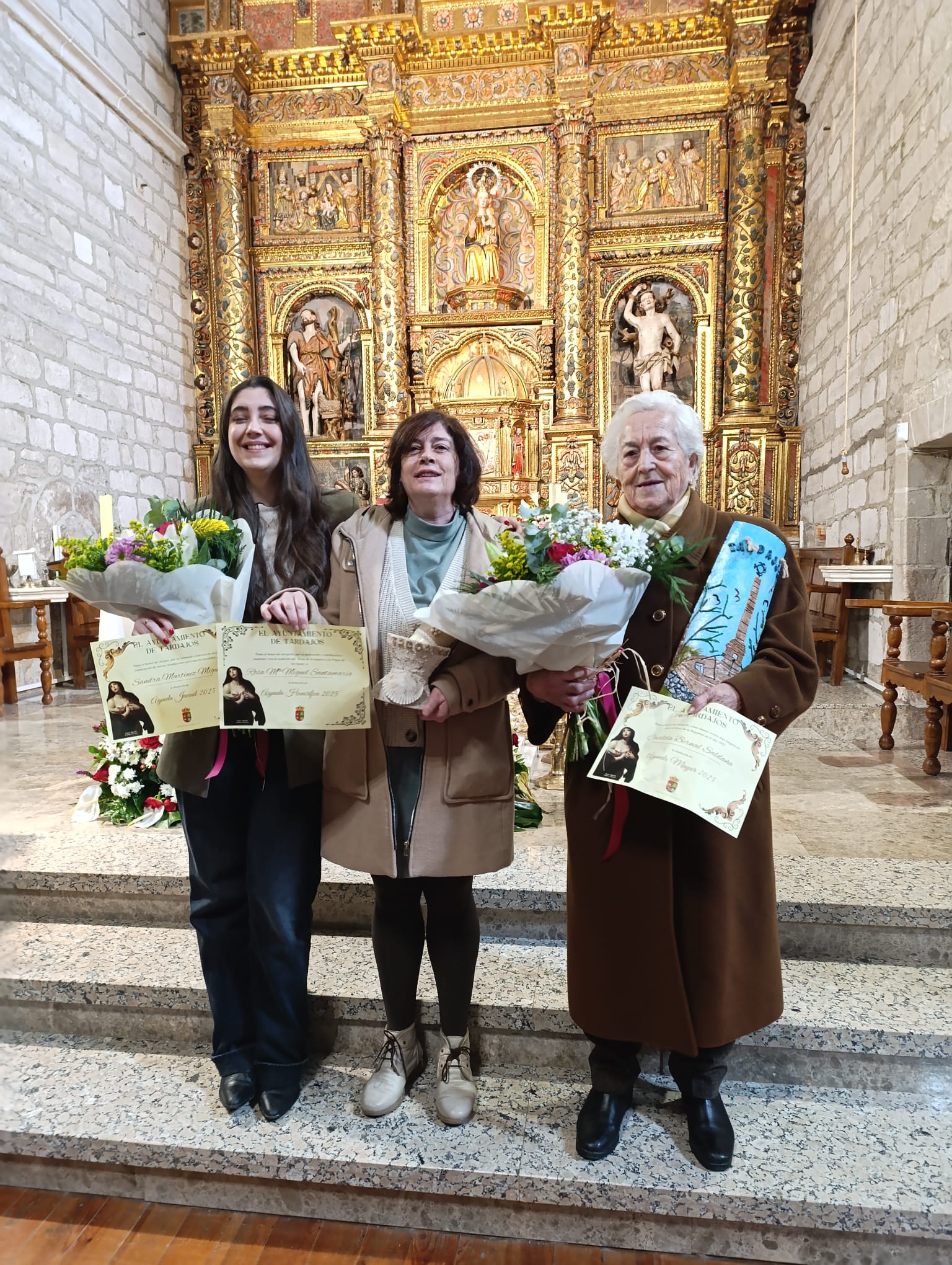 Rosa Mª Miguel Santamaría,  Agueda honorífica, entre la Águeda juvenil y la Mayor 